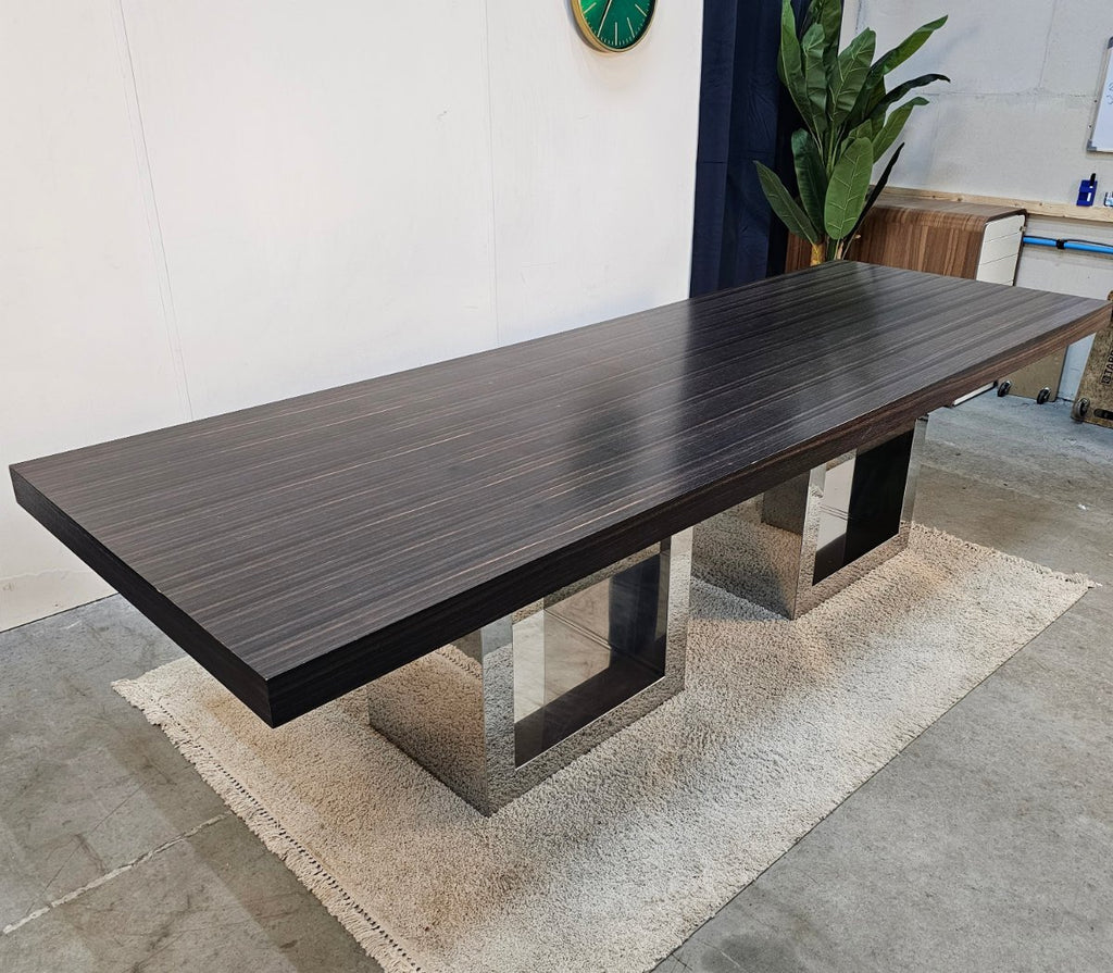 Royale Eettafel Eric Kuster Donkerbruin + Gratis Stoelen