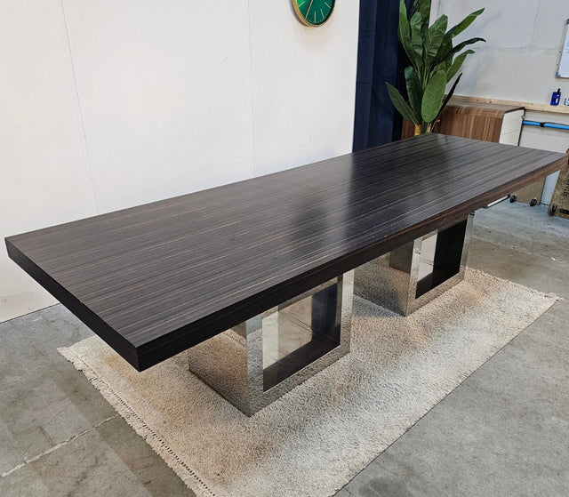 Royale Eettafel Eric Kuster Donkerbruin + Gratis Stoelen