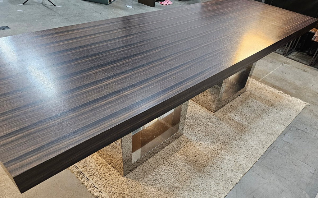 Royale Eettafel Eric Kuster Donkerbruin + Gratis Stoelen